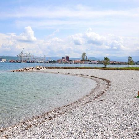 Aegida Beachfront Apartment 코페르 외부 사진