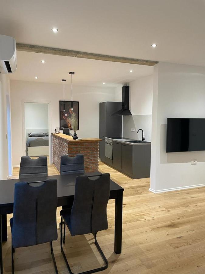 Aegida Beachfront Apartment 코페르 외부 사진